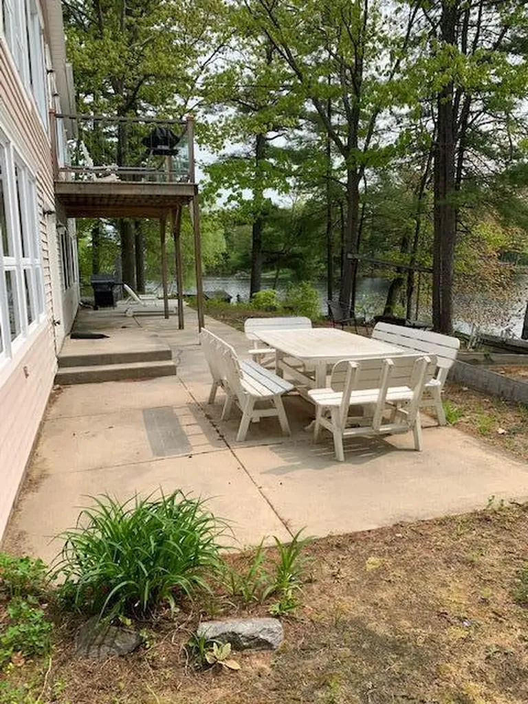 27 Swans Road Raymond ME 04071