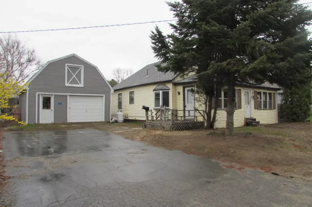 7 River Street Millinocket ME 04462