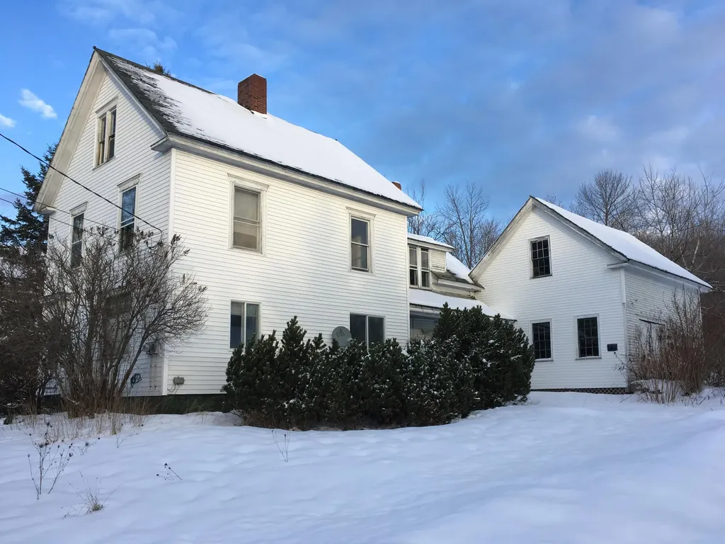 17 Prospect Street Dexter ME 04930