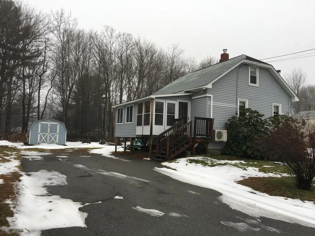 17 Wheelden Heights Hampden ME 04444