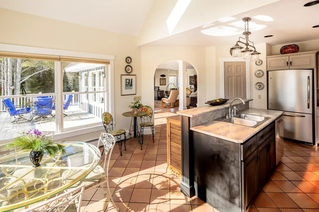 671 Pleasant Point Road Cushing ME 04563