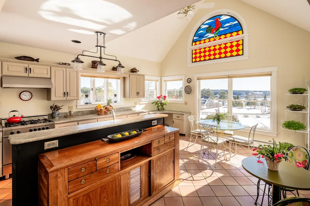 671 Pleasant Point Road Cushing ME 04563