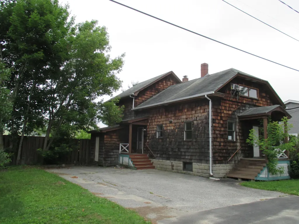 16 Stewart Street Lewiston ME 04240
