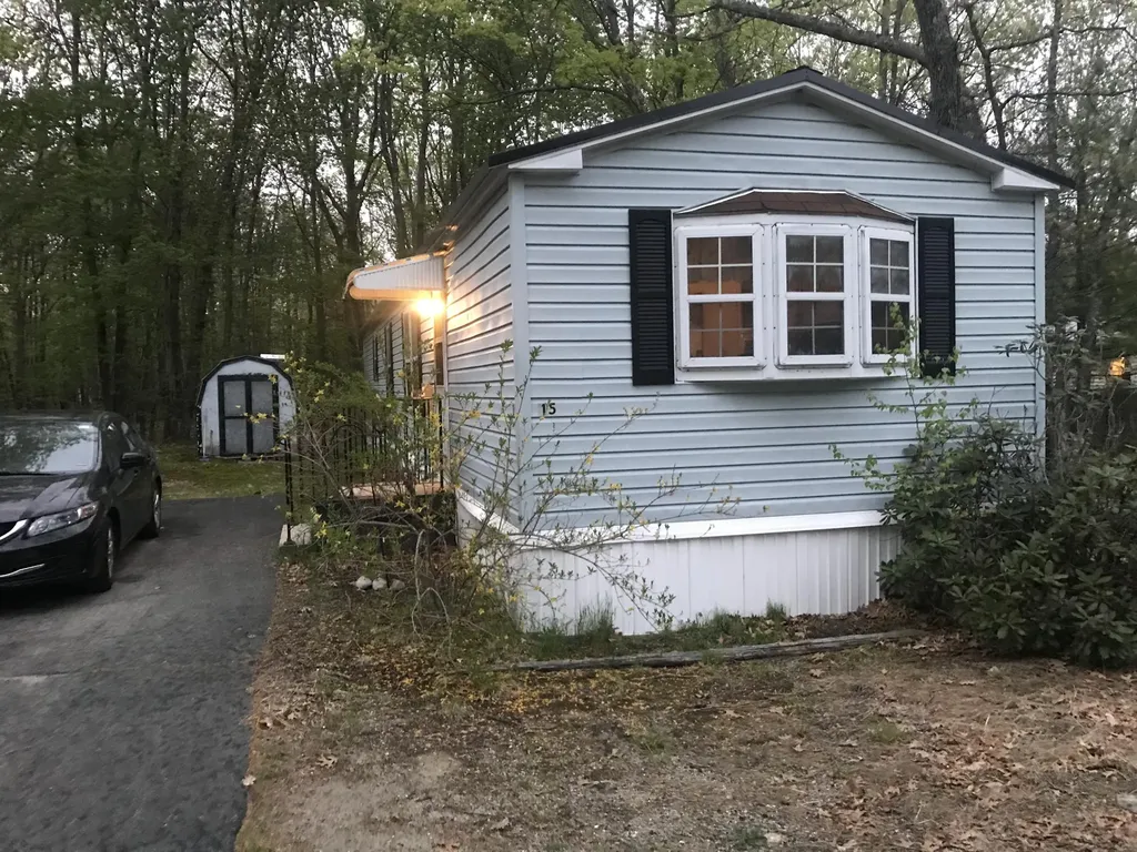 15 Oakwood Street Lyman ME 04002