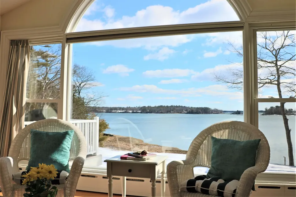 18 Arnold Road Freeport ME 04032