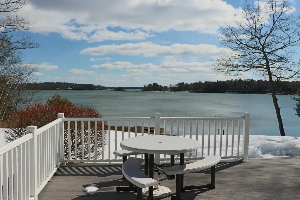 18 Arnold Road Freeport ME 04032