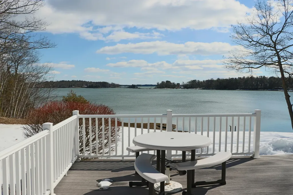 18 Arnold Road Freeport ME 04032