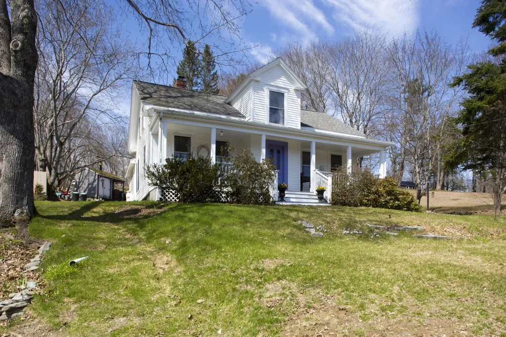 11 Ferry Street Hampden ME 04444