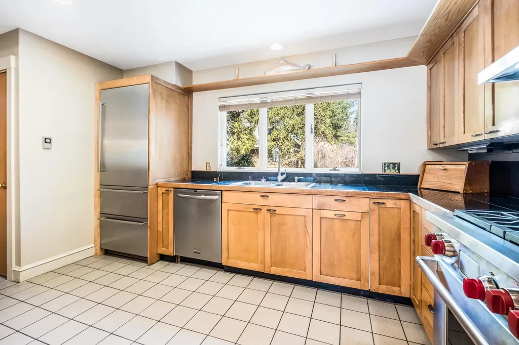 15 Eastward Rockport ME 04856