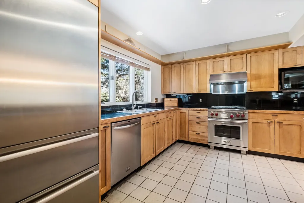 15 Eastward Rockport ME 04856