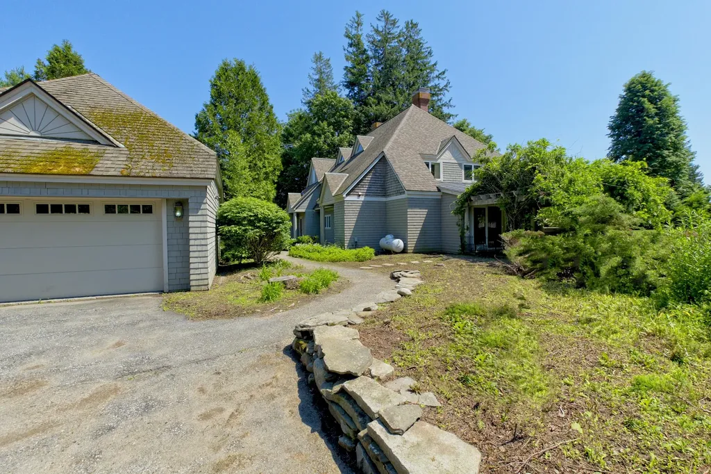 15 Eastward Rockport ME 04856