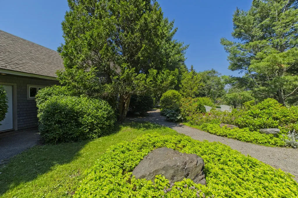 15 Eastward Rockport ME 04856
