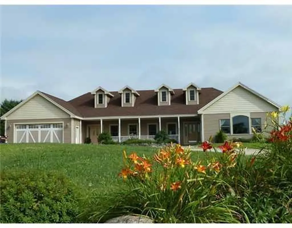 10 Victoria Drive Gray ME 04039