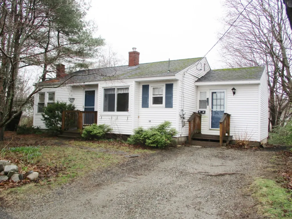 15 Elm Street Winthrop ME 04364