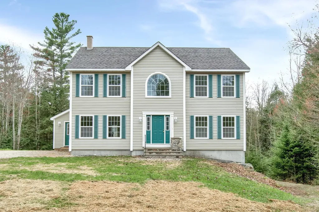 15 Finda Way Gray ME 04039