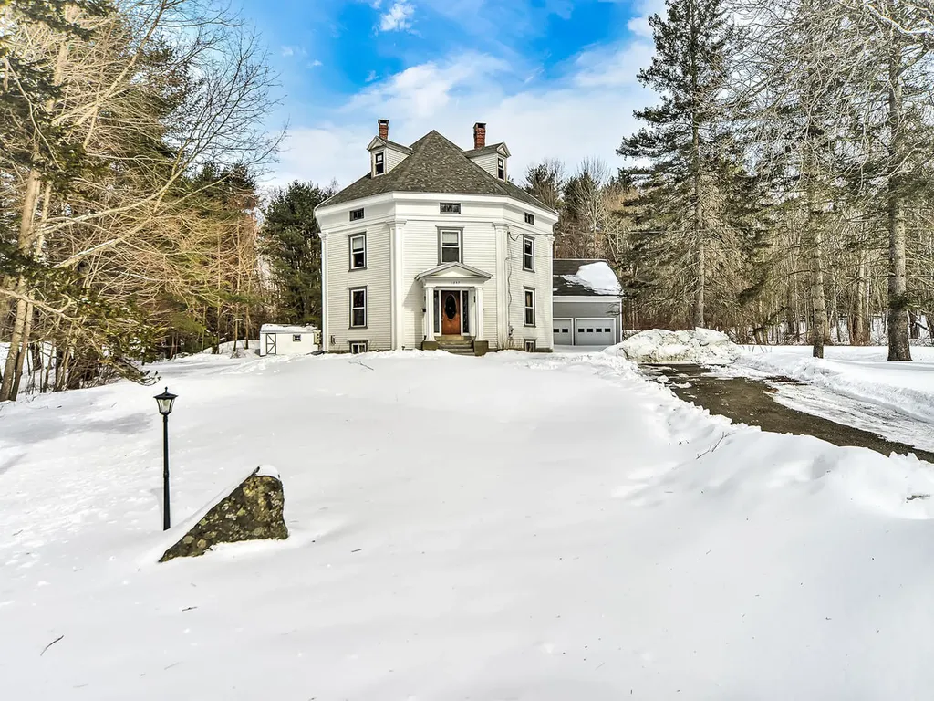 1237 Hallowell Litchfield Road West Gardiner ME 04345