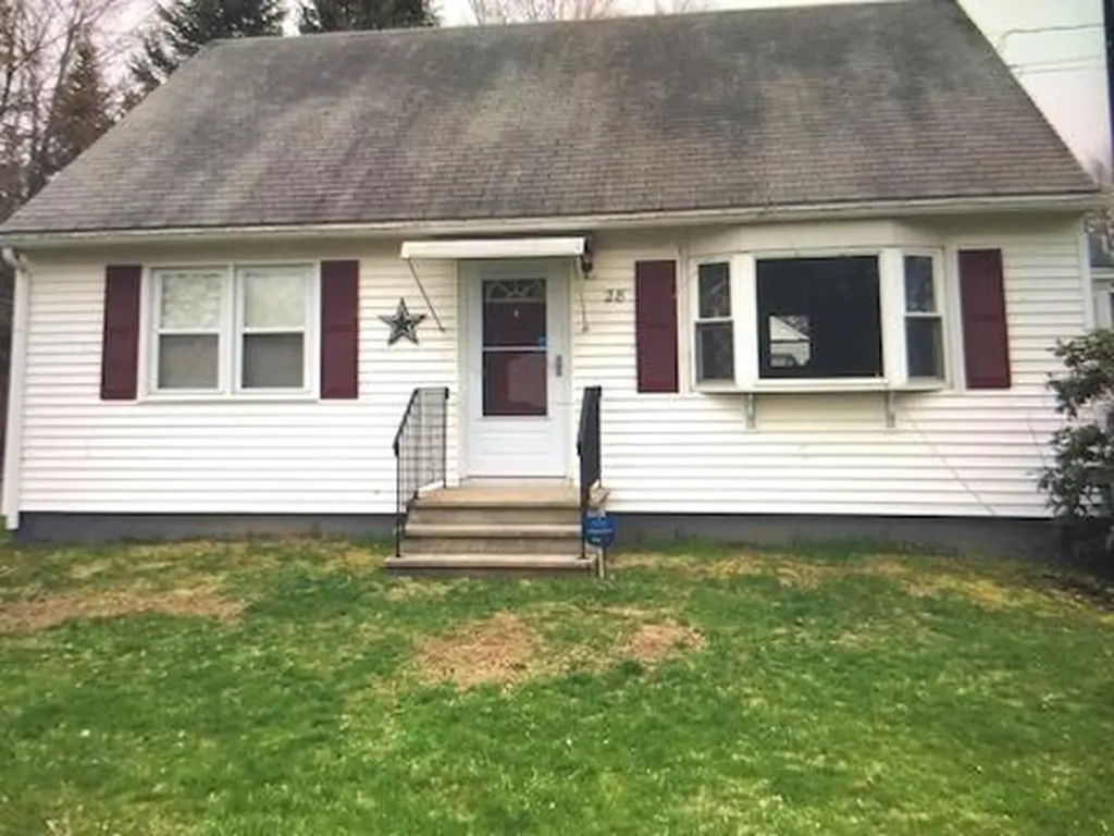 28 Savage Street Fairfield ME 04937