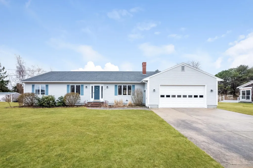 27 Surf Lane Kennebunk ME 04043