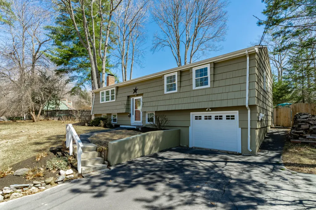 4 Candlewyck Terrace Portland ME 04102
