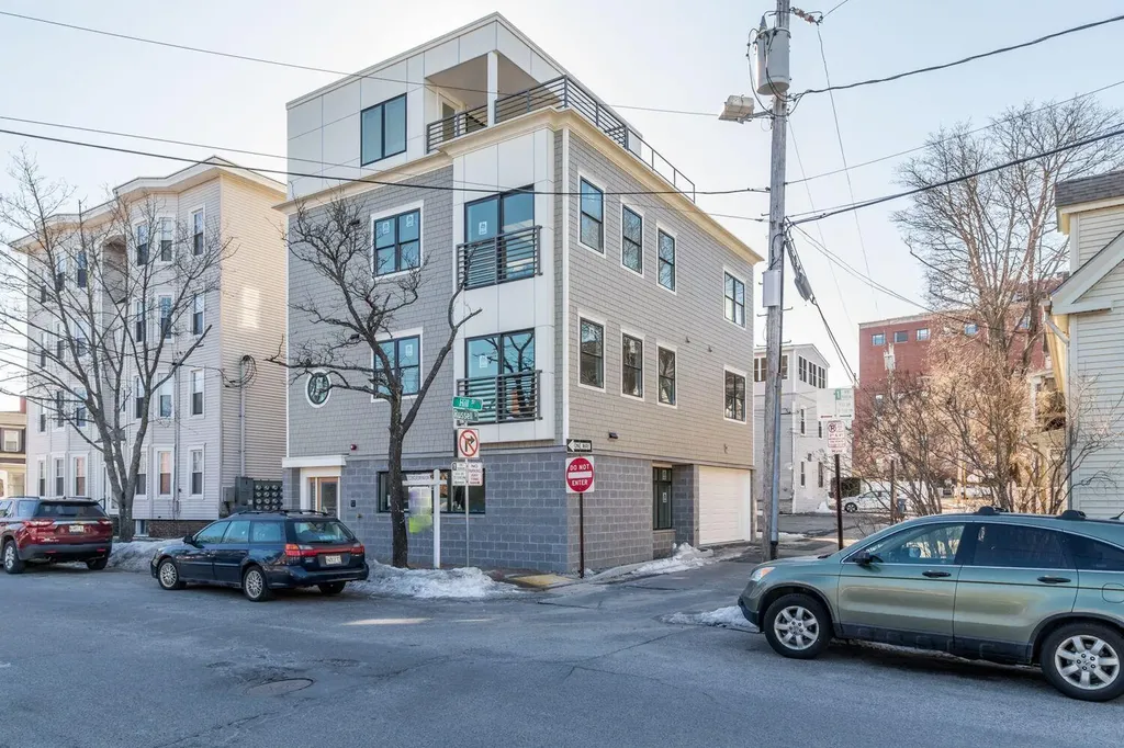 8 Hill Street Portland ME 04102