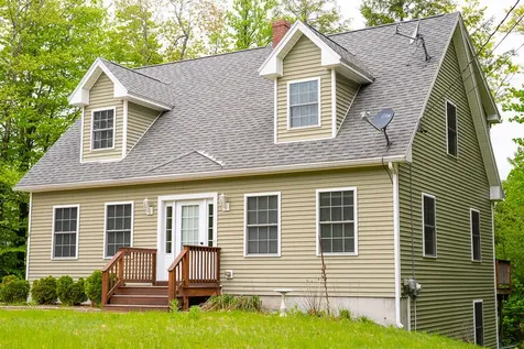 9 Cessna Way Naples ME 04055