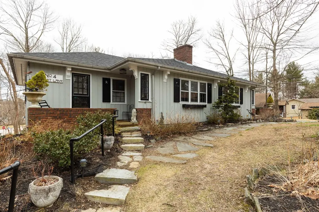 4 Summit Lane York ME 03909