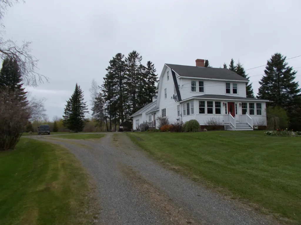812/818 Us- 1 Highway Monticello ME 04760