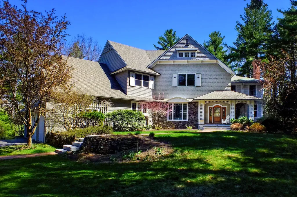 76 Woodlands Drive Falmouth ME 04105