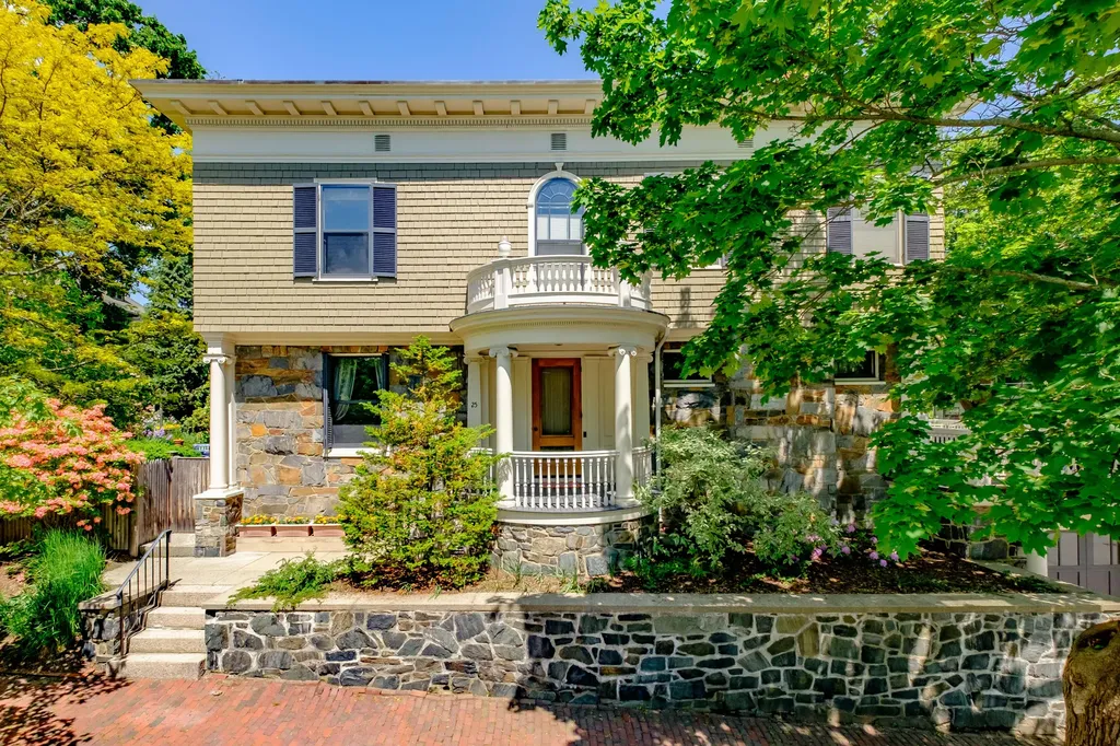 25 Vaughan Street Portland ME 04102
