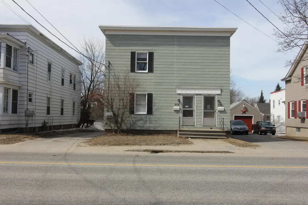 208 East Avenue Lewiston ME 04240