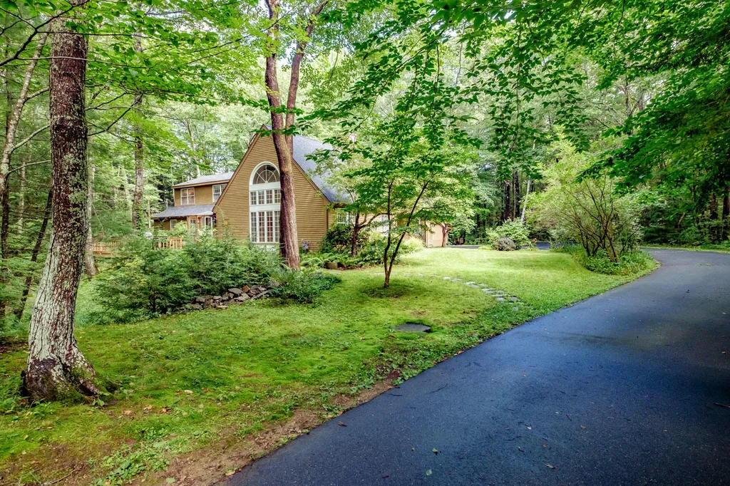 8 Shady Lane Falmouth ME 04105