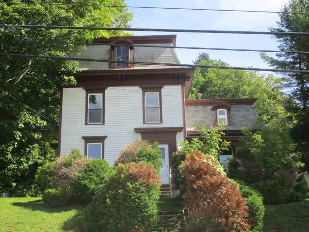 37 Pleasant Street Dexter ME 04930