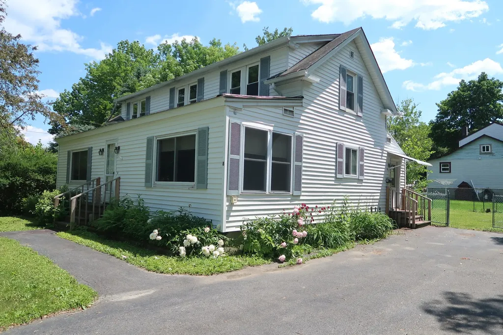 8 Charles Street Augusta ME 04330
