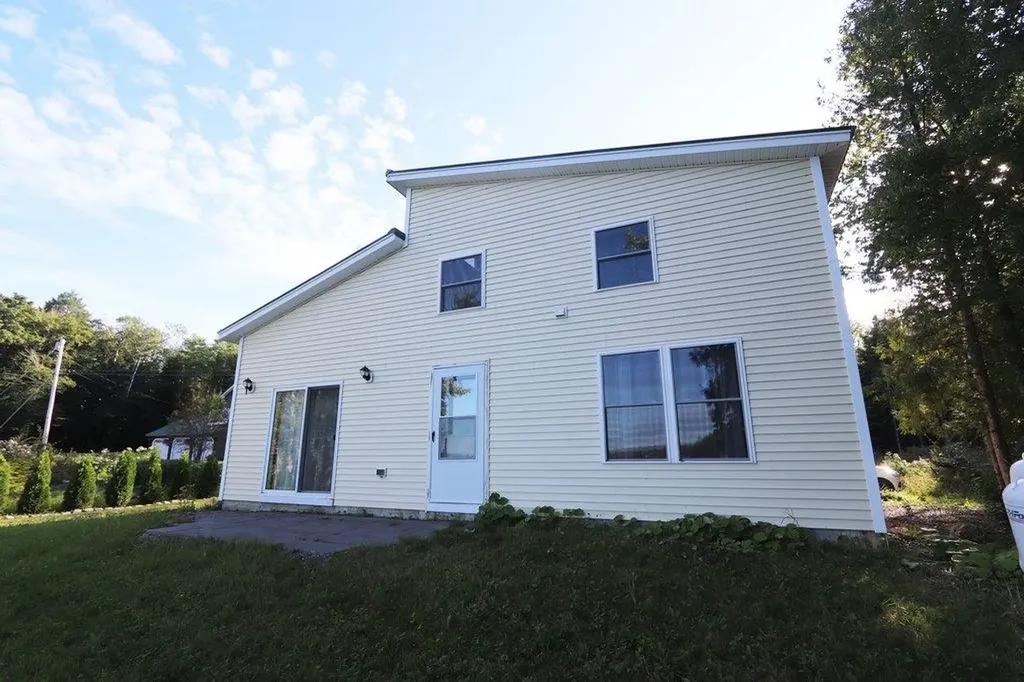 19 Malcolm Lane Glenburn ME 04401