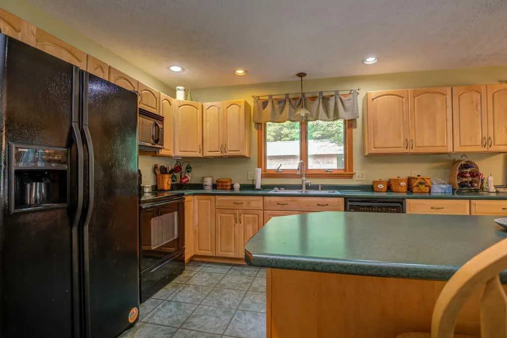 72 Bean Road Buckfield ME 04220