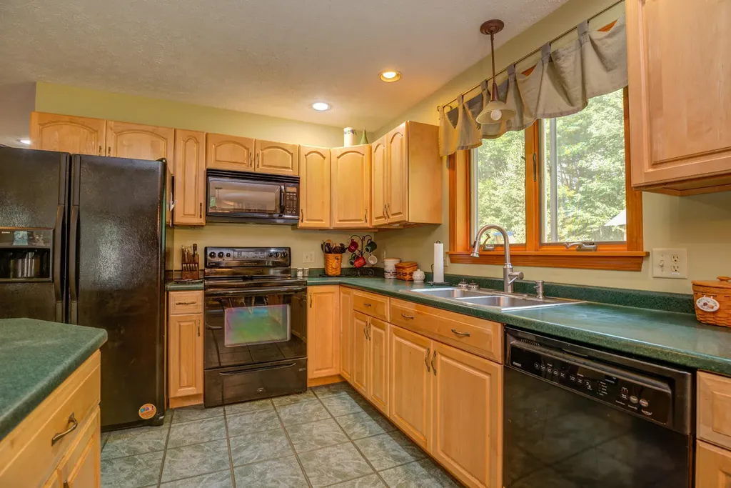72 Bean Road Buckfield ME 04220