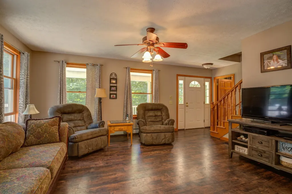 72 Bean Road Buckfield ME 04220