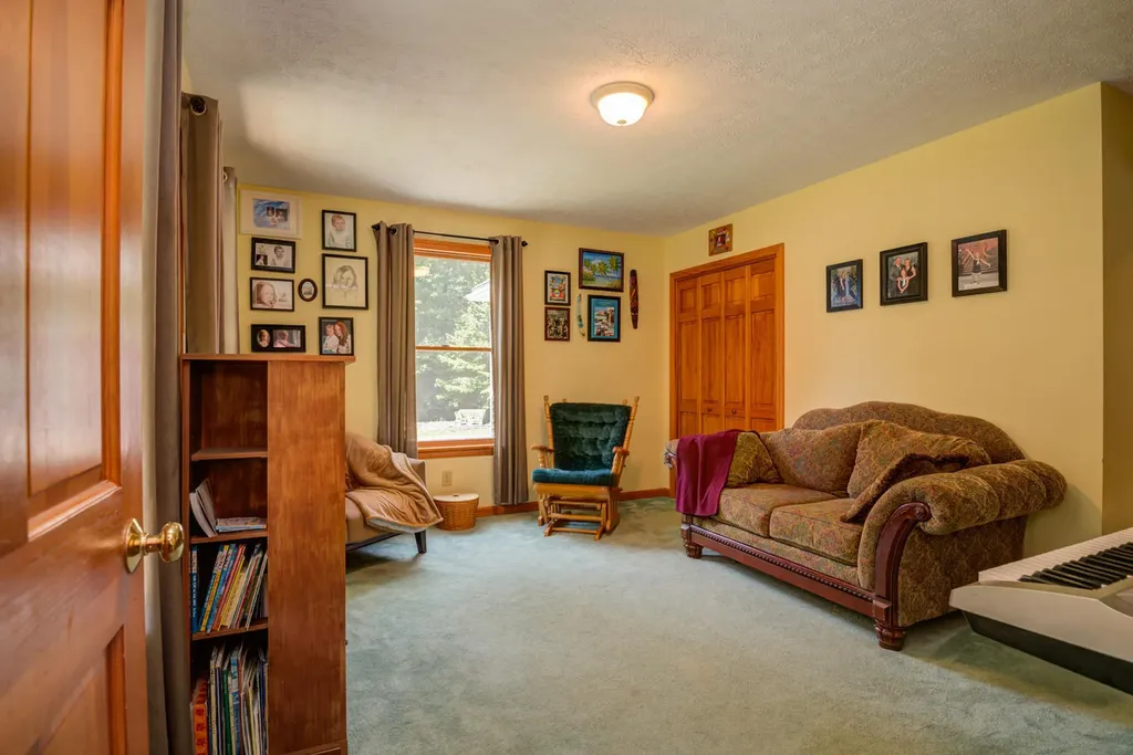 72 Bean Road Buckfield ME 04220