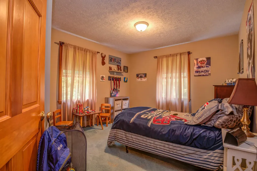 72 Bean Road Buckfield ME 04220