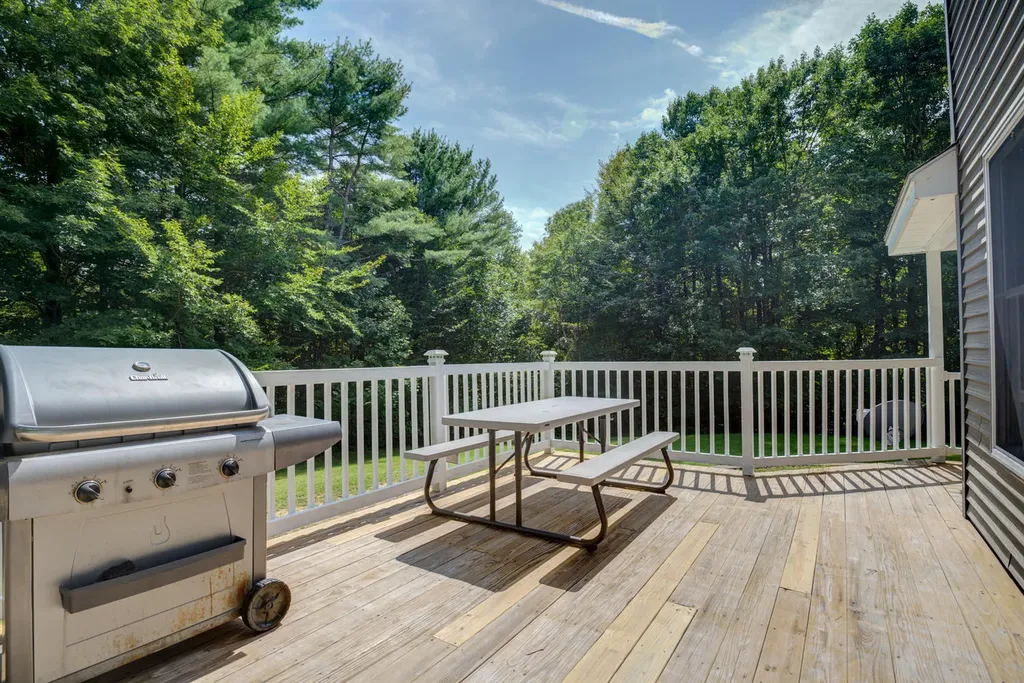 72 Bean Road Buckfield ME 04220