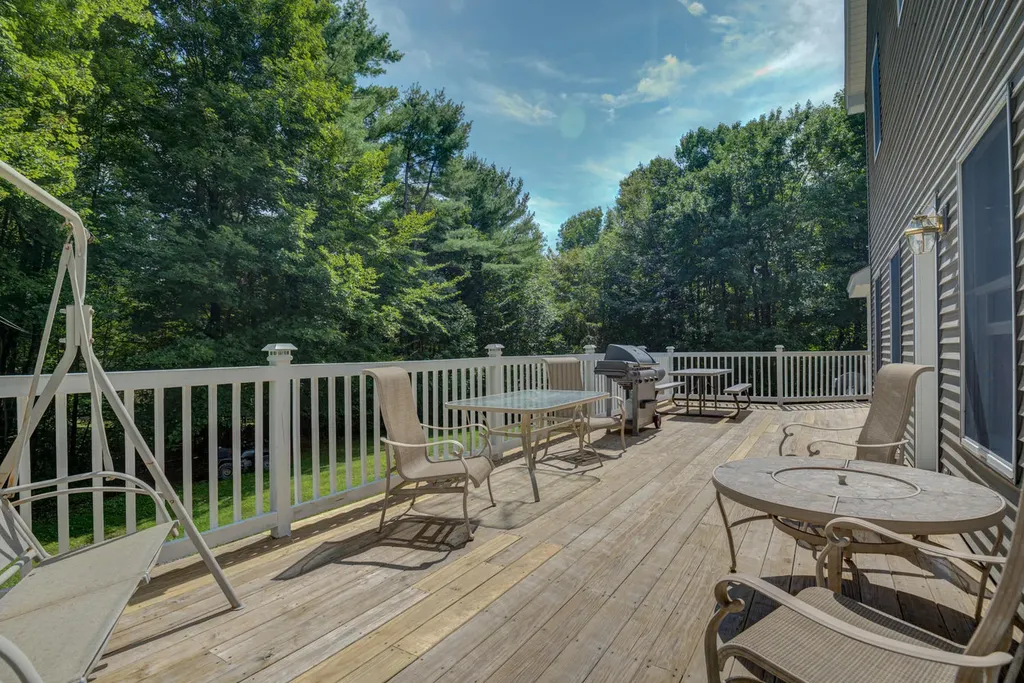 72 Bean Road Buckfield ME 04220