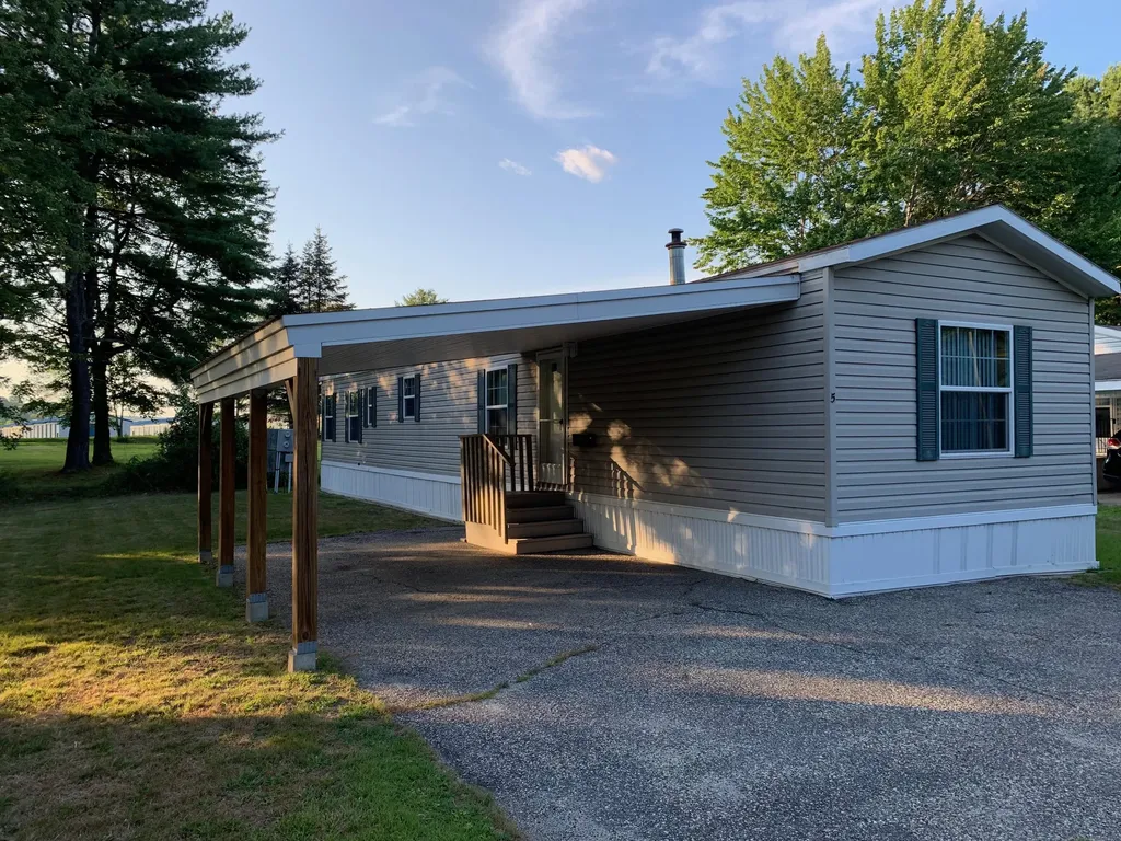 5 Robitaille Circle Lewiston ME 04240