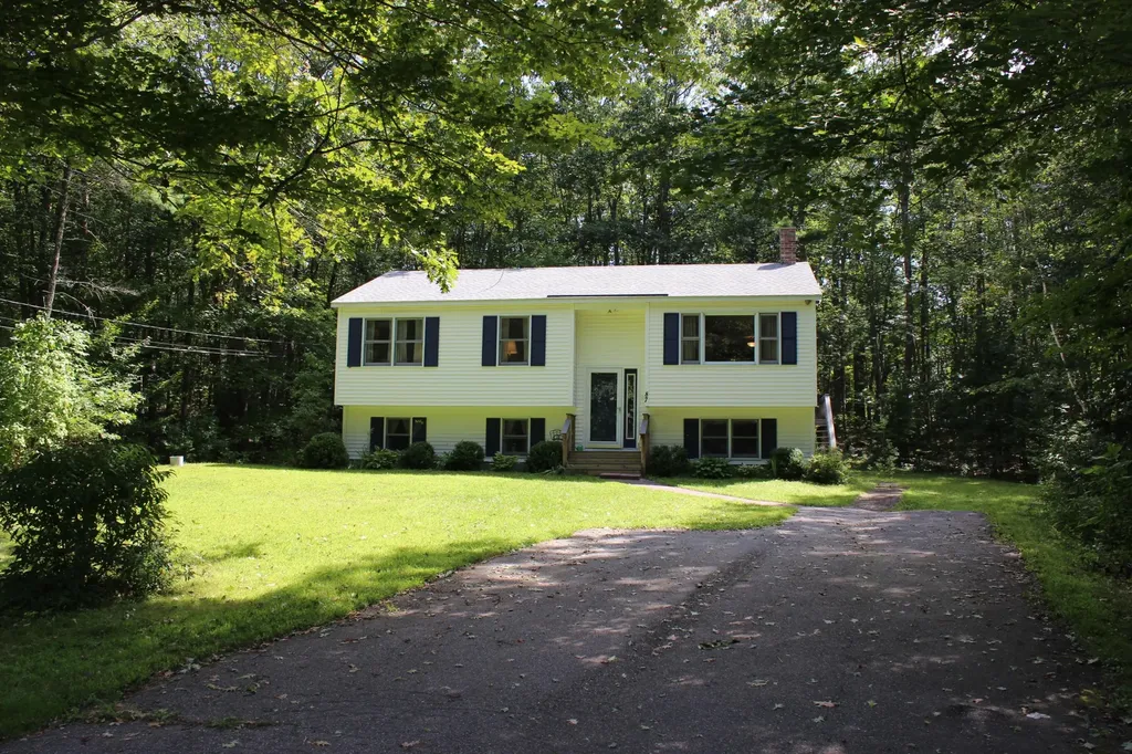 87 Keene Woods Road Damariscotta ME 04543