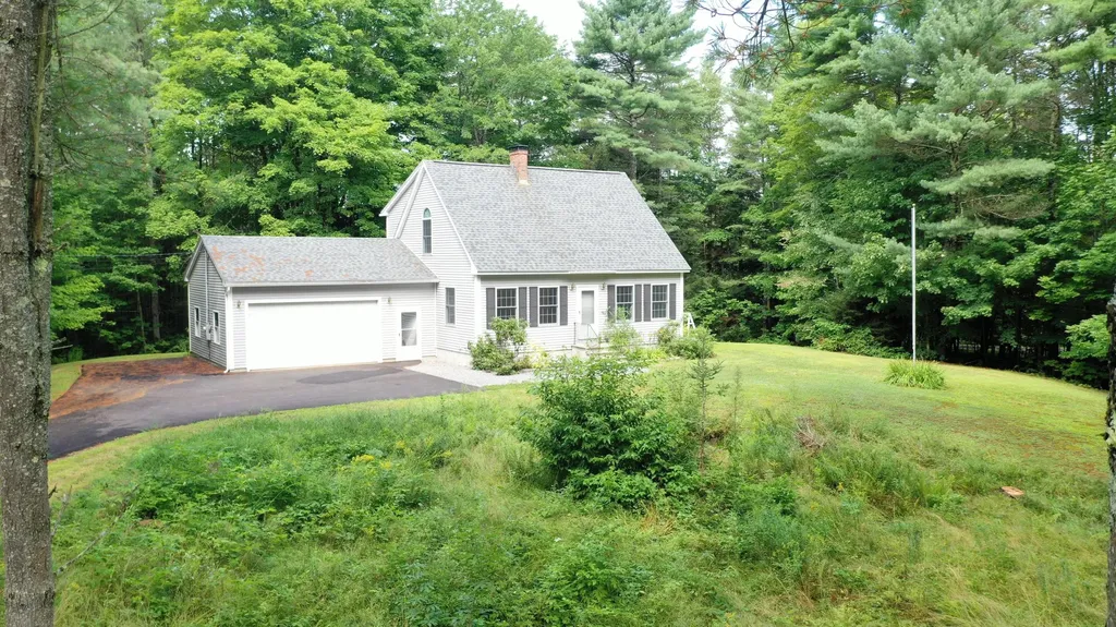 19 Eric Drive Topsham ME 04086