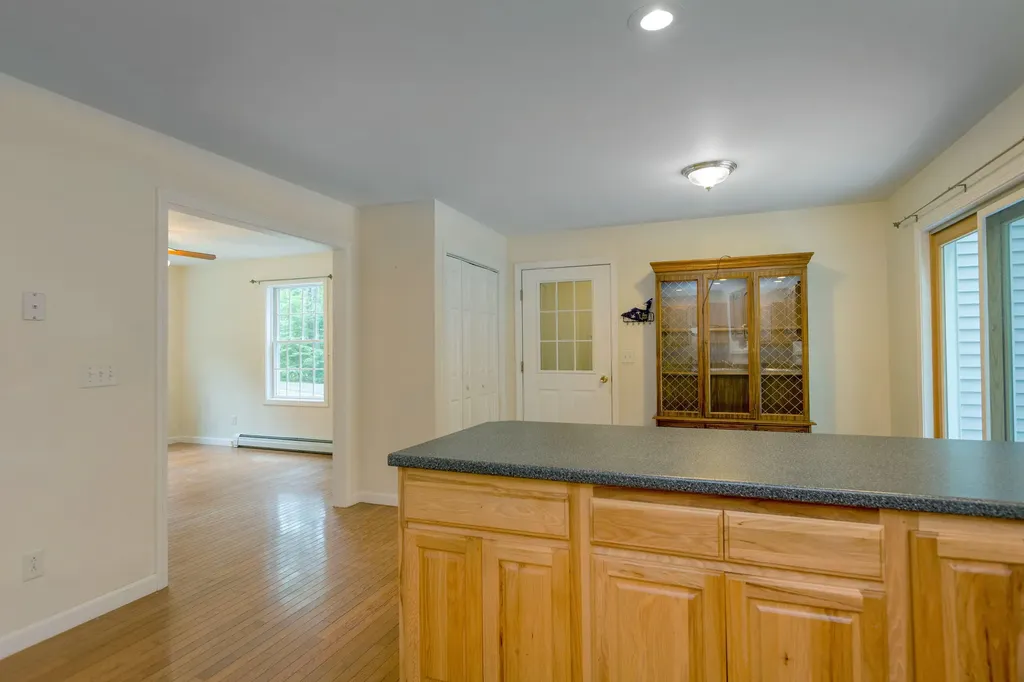 19 Eric Drive Topsham ME 04086