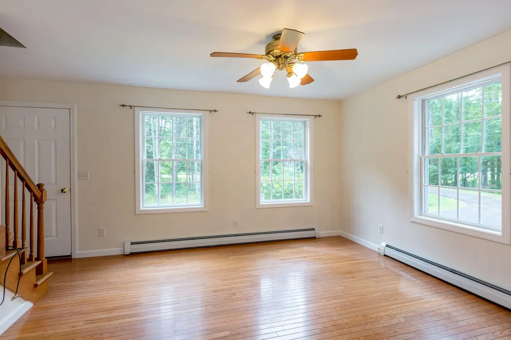 19 Eric Drive Topsham ME 04086
