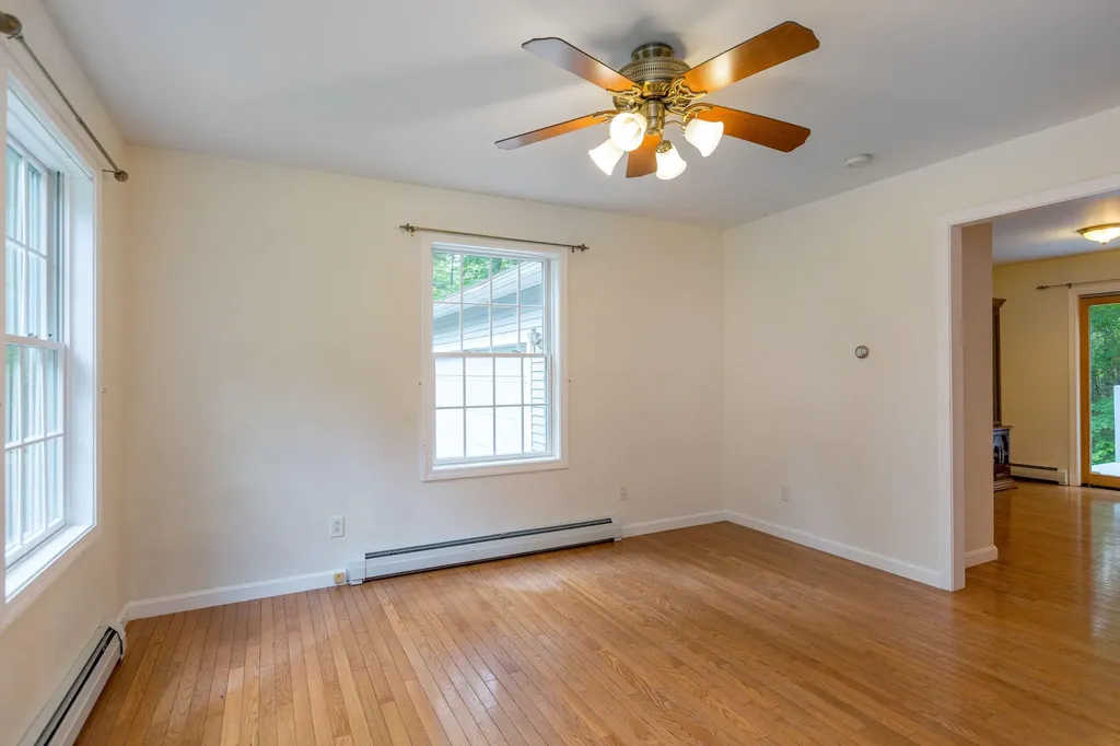 19 Eric Drive Topsham ME 04086