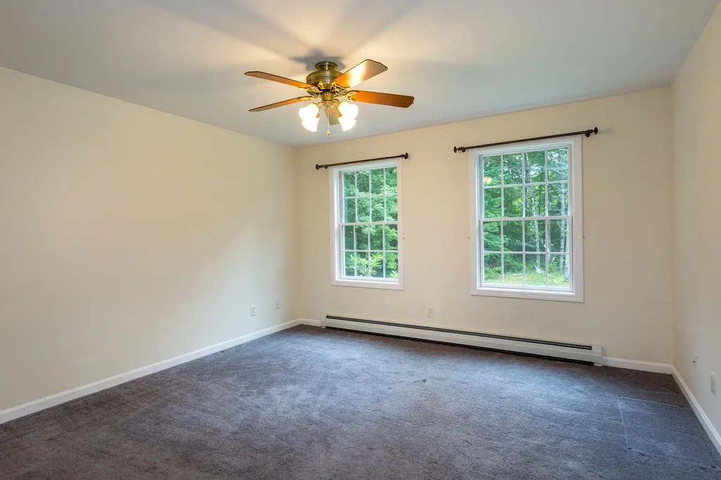 19 Eric Drive Topsham ME 04086