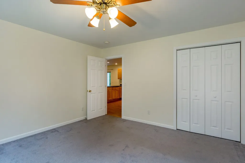19 Eric Drive Topsham ME 04086