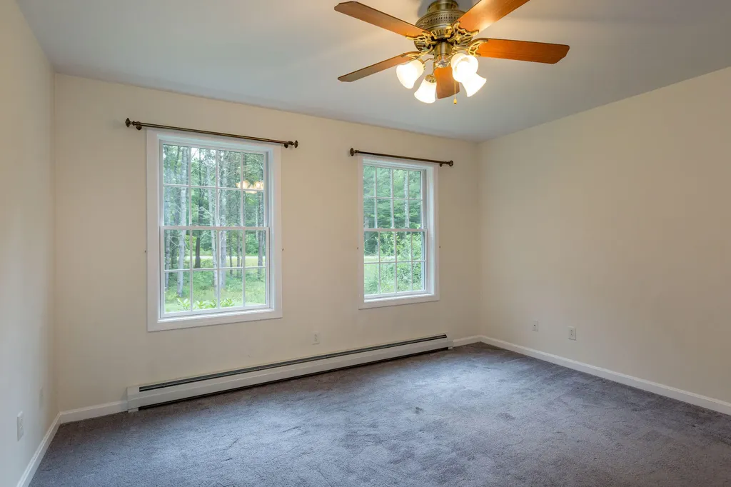 19 Eric Drive Topsham ME 04086
